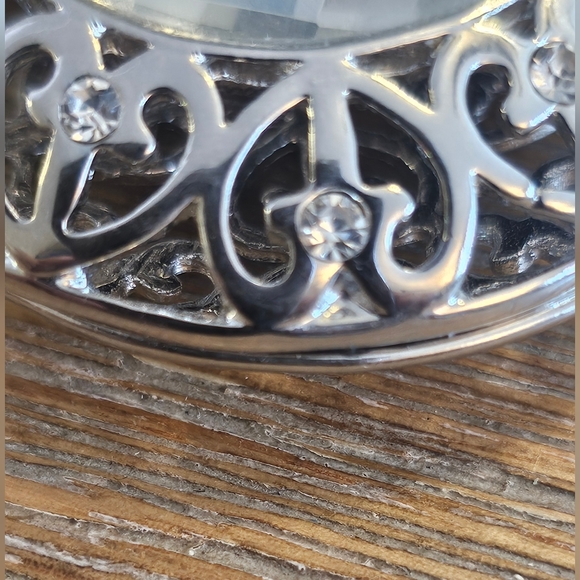 Rare Fine Silver Toned & Crystal Imitation Medallion. - Picture 7 of 7